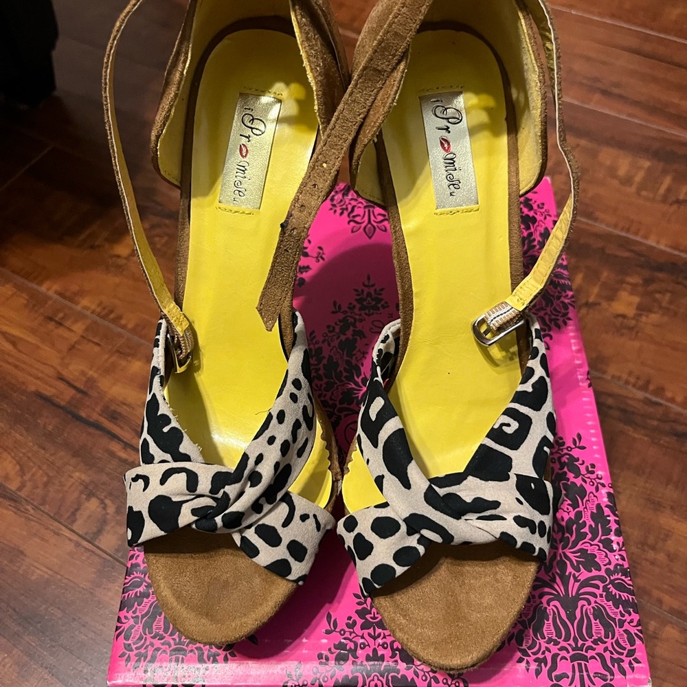 Promise Brown/Tan leopard heels size 8 style Helen